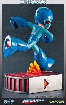 Running Megaman statue - First4Figures - 6