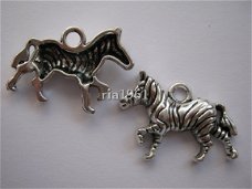 bedeltje/charm dieren : zebra groot - 30x21 mm