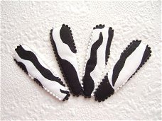 5 cm ~ Zwart/wit zebra kniphoesje