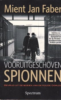 Vooruitgeschoven spionnen door Mient Jan Faber - 1