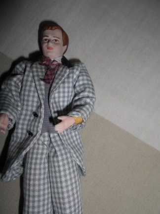 caco popje 14 cm man in klassiek pak porselein - nr. 1