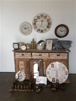 Decoratie; Brocante meubels en vintage meubelen, die een landelijke en romantische sfeer creëren - 3