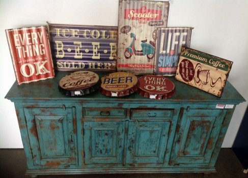 Decoratie; Brocante meubels en vintage meubelen, die een landelijke en romantische sfeer creëren - 4