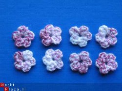 ** Setje van 10 gehaakte bloemetjes (div. roze)