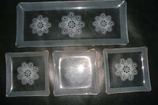 retro cakeschalen van glas met witte kantbedrukking langwerpig - 4