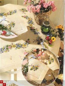 borduurpatroon 3878 tafelkleed met bonte zomerranken