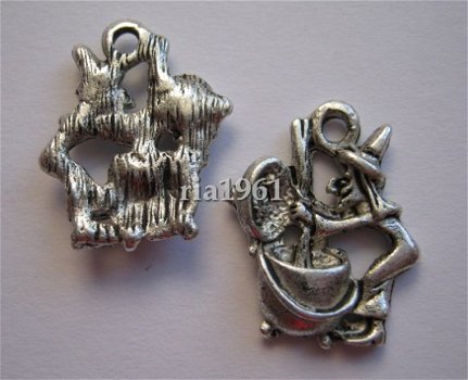 bedeltje/charm halloween : heks met kookpot - 25x15 mm - 1