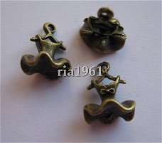 bedeltje/charm kleding : jurkje 8 brons - 13x10 mm