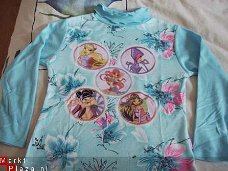 de nieuwste winx shirt  in maat 98/104 AFGEPRIJSD