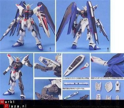 MG 1/100 ZGMF-X10A Freedom Gundam - 2