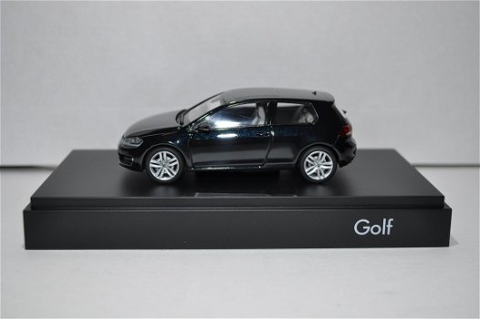 Volkswagen Vw Golf 4 doors zwart 1:43 Herpa - 2