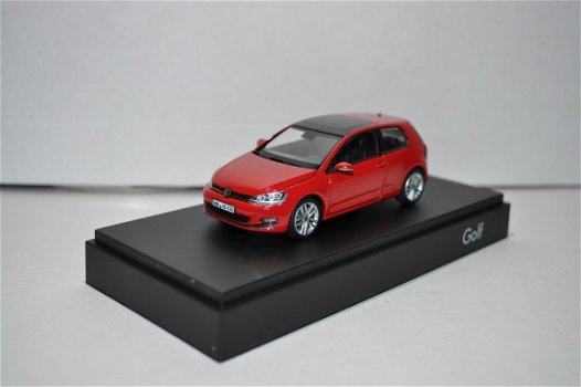 Volkswagen Vw Golf 4 doors rood 1:43 Herpa - 1