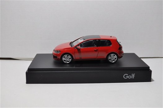 Volkswagen Vw Golf 4 doors rood 1:43 Herpa - 2