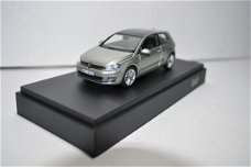 Volkswagen Vw Golf 4 doors grijs 1:43 Herpa