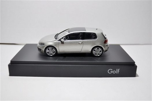 Volkswagen Vw Golf 4 doors grijs 1:43 Herpa - 2