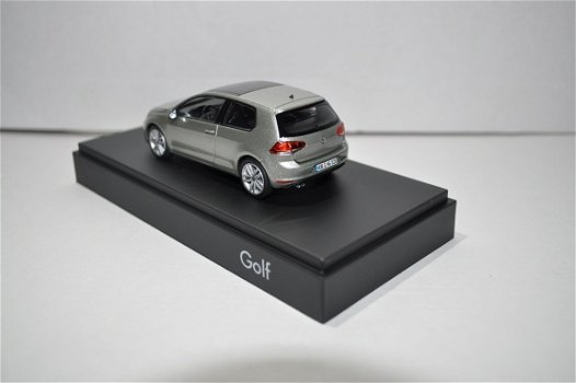 Volkswagen Vw Golf 4 doors grijs 1:43 Herpa - 3