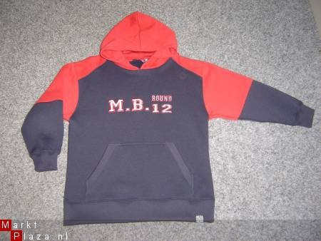 Stoere sweater met capuchon maat 128 - 1