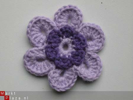 ** Grote (6,5 cm) gehaakte bloem (lila/paars) - nr. 1