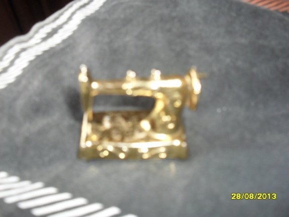 naaimachine tafelmodel poppenhuis - nr. 1