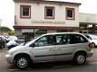 Chrysler Voyager - 2.4I SE LUXE 7-PERS - 1 - Thumbnail