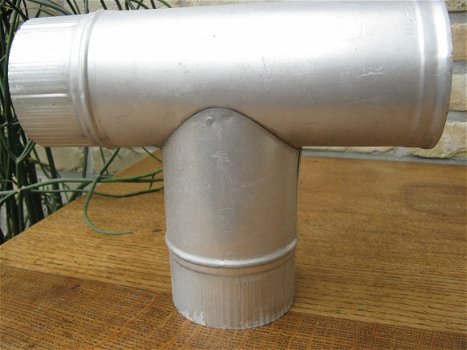 nieuw aluminium T - stuk aansluiting 90 mm. naden gefelst, - 1