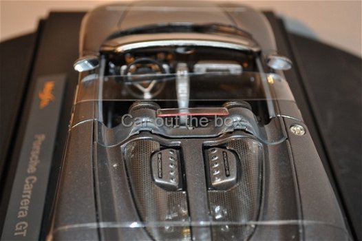 Porsche Carrera GT grijs 1:18 Maisto - 5