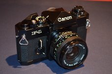 Komplete set Canon fotoapparatuur F-1 en A-1 in nieuwstaat