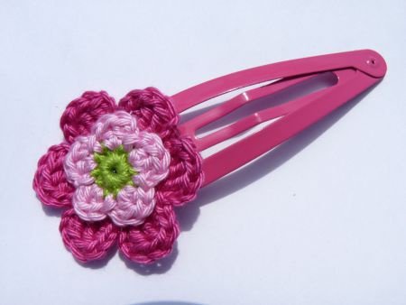 ** Grote haarclip met gehaakte bloem (fuchsia) - nr. 1