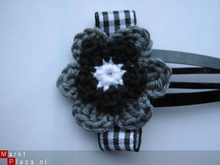 ** Grote zwarte haarclip met gehaakte bloem - Afbeelding 2