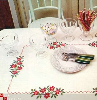 borduurpatroon 4075 tafelkleed en theemuts met rode bloemen - 1
