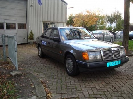 Mercedes-Benz 300-serie - 200-500 (W124) 300 D - 1