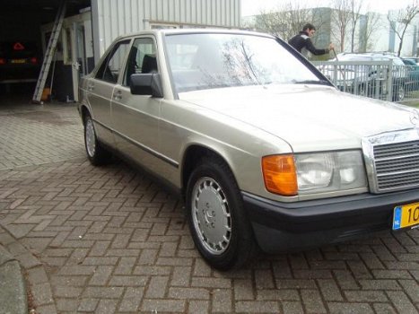 Mercedes-Benz 190-serie - 2.0 E - 1