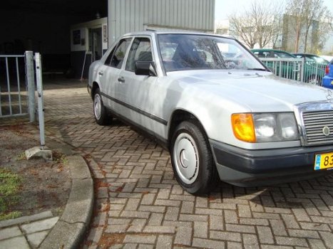 Mercedes-Benz 200-serie - 200 (W124) - 1