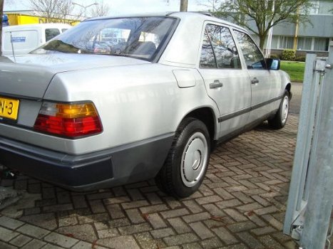 Mercedes-Benz 200-serie - 200 (W124) - 1