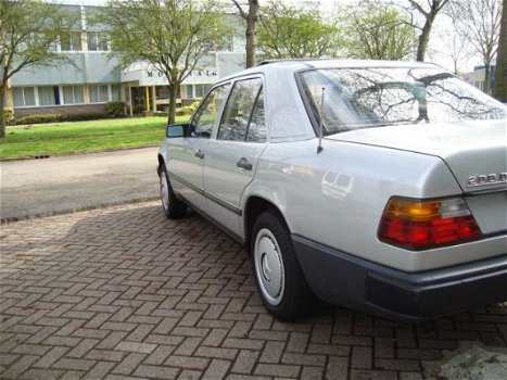 Mercedes-Benz 200-serie - 200 (W124) - 1