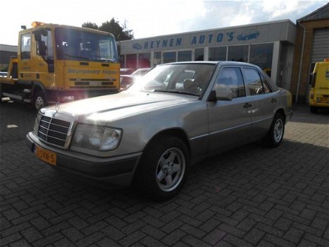 Mercedes-Benz 300-serie - 200-500 (W124) 300 E - 1