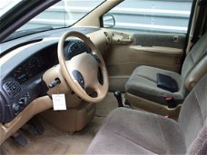 Chrysler Voyager - 2.4i S 7 persoons