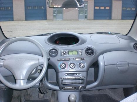 Toyota Yaris - 1.3-16V VVT-i Sol - 1