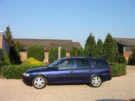 Opel Vectra Wagon - 1.6i-16V GL - 1