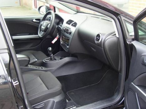 Seat Leon - 1.2 TSI Ecomotive Sport 105PK clima, cruise, xenon, stoelvw, pdc, carkit, iso-fix - 1