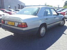 Mercedes-Benz 200-serie - 200 (W124)