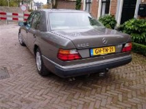 Mercedes-Benz 280 - (W124) E A5 - 1
