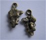 bedeltje/charm bomen : eikel op blad brons - 22x13 mm - 1 - Thumbnail