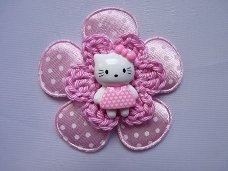 ** Polkadot broche met gehaakte bloem en Hello Kitty (roze)