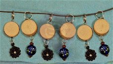 SALE NIEUW Trinkets Wood Dangles Glass Beads van Prima Marketing