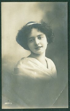 MANNEQUIN Jonge vrouw (Sneek & Roordahuizum 1911)