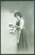 MANNEQUIN Jonge vrouw met pullen bier (Wommels & Roordahuizum 1914) - 1 - Thumbnail