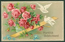 HARTELIJK GEFELICITEERD Rozen in wijnton met duiven, reliëfkaart (Leeuwarden 1909)