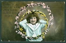 WENSKAART Kind in hoepels met bloemen naast spreuk (Leeuwarden & Roordahuizum 1909)