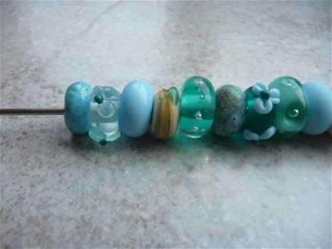 10 handgemaakte kralen / beads sky blue glas handgemaakt. - 2